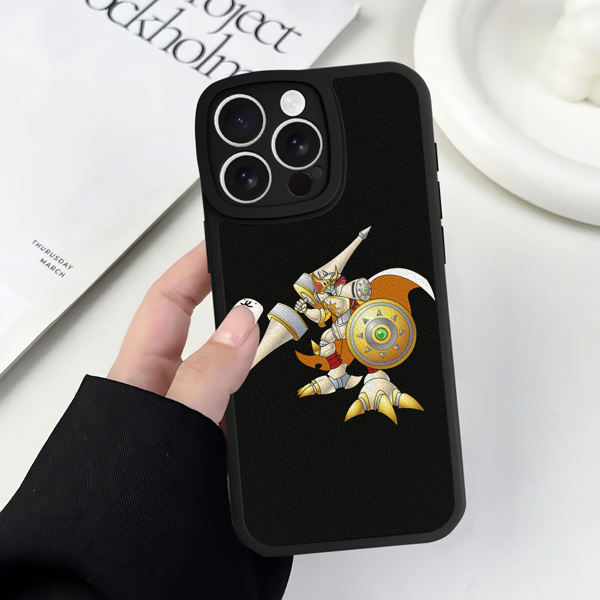 （画像用） Digimon デジタルモンスター/デジモン 【iPhone 16シリーズ対応】シリコンスマホケース（レザー調） 材質：シリコン
